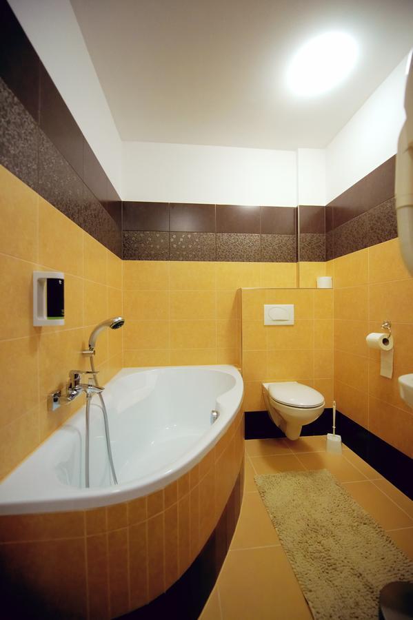Hotel Fabrika 우헤르스케 흐라디슈테 외부 사진