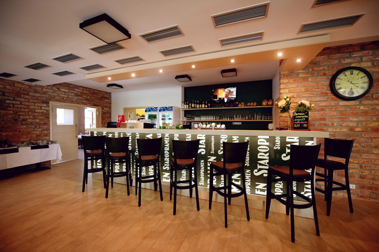 Hotel Fabrika 우헤르스케 흐라디슈테 외부 사진
