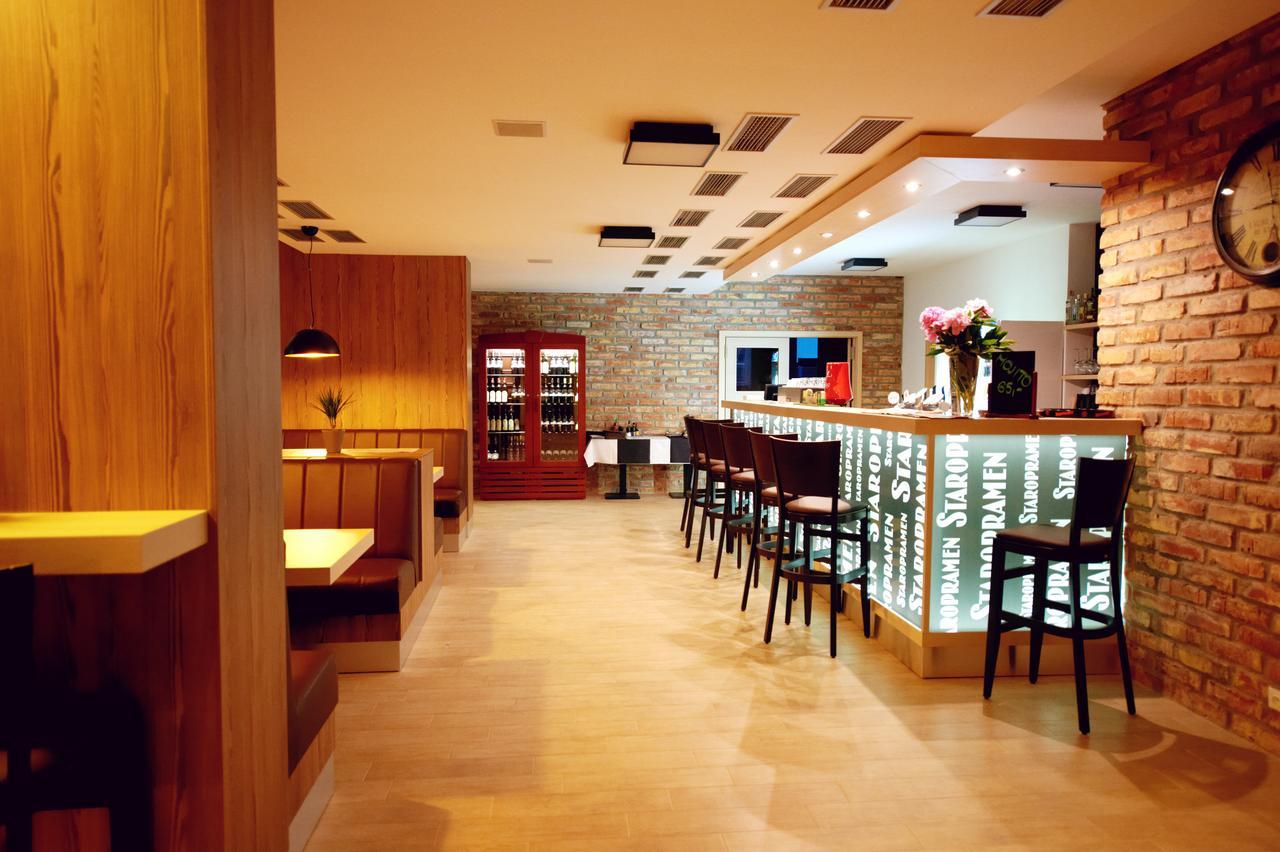 Hotel Fabrika 우헤르스케 흐라디슈테 외부 사진