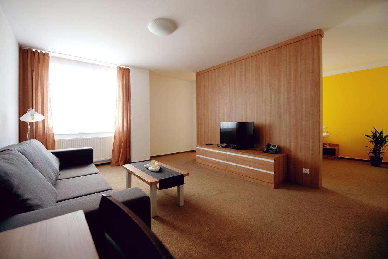 Hotel Fabrika 우헤르스케 흐라디슈테 외부 사진