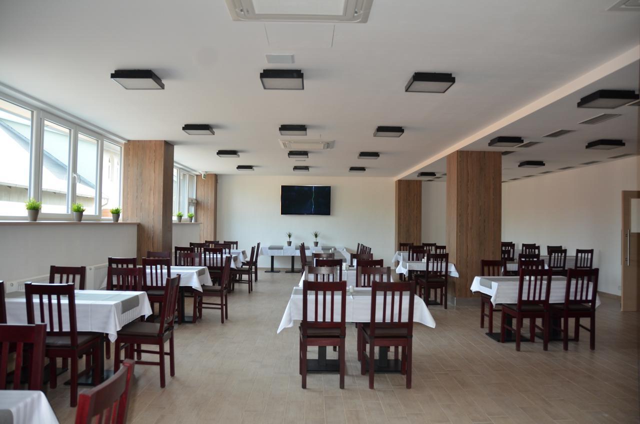 Hotel Fabrika 우헤르스케 흐라디슈테 외부 사진