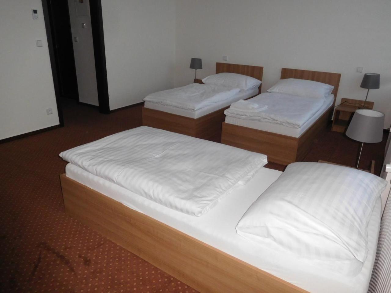 Hotel Fabrika 우헤르스케 흐라디슈테 외부 사진