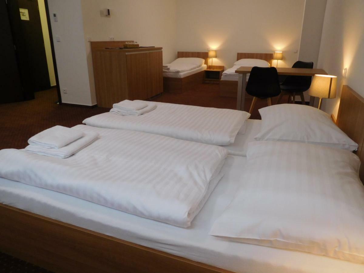 Hotel Fabrika 우헤르스케 흐라디슈테 외부 사진