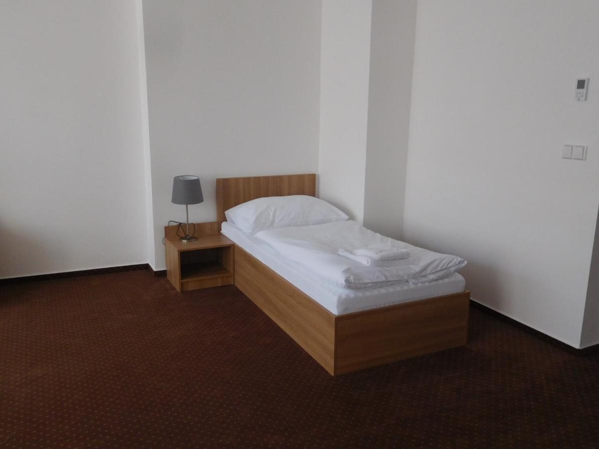 Hotel Fabrika 우헤르스케 흐라디슈테 외부 사진